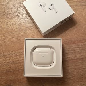 AirPod Gen 3